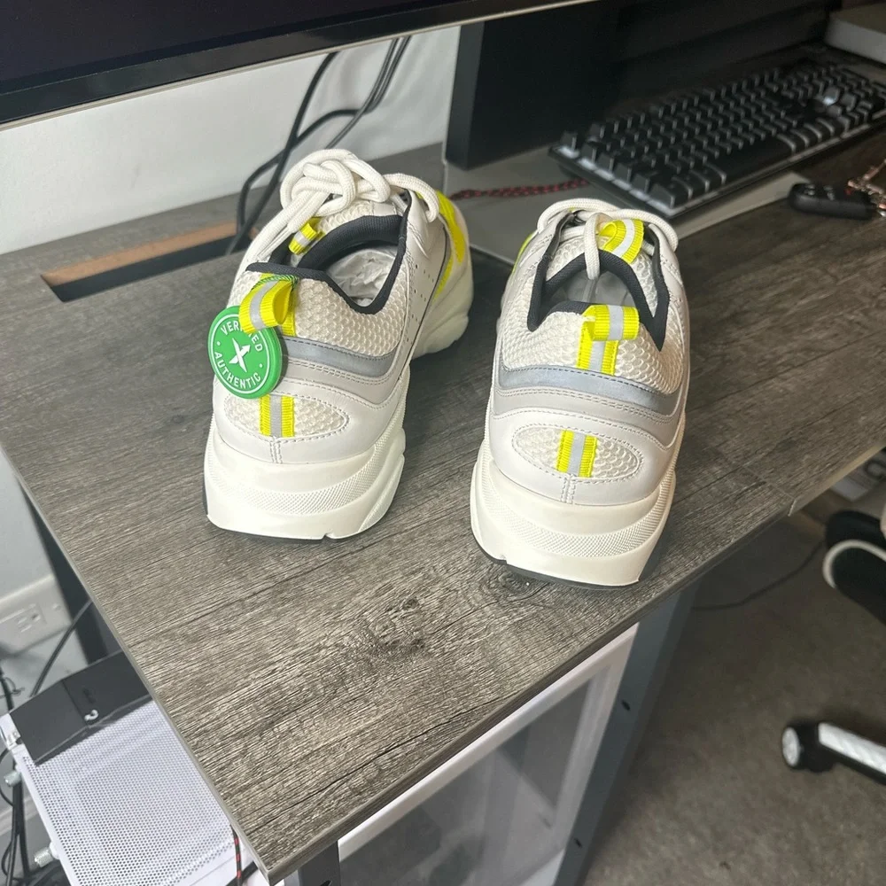 Wore twice. Literally like new. Dm for negotiations - Picture 5 of 8
